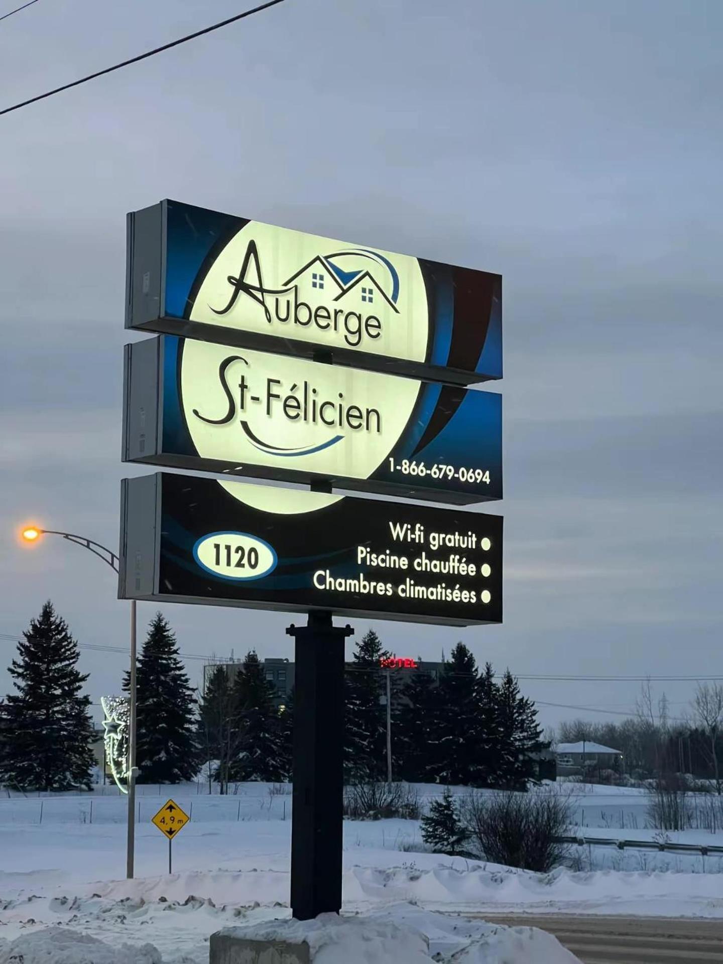 Hotel Auberge St-Felicien Saint Felicien Exterior photo